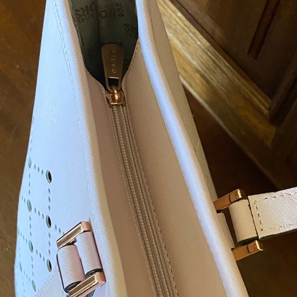 NWT Michael Kors JSTVL perforated LG tote - Picture 3 of 8